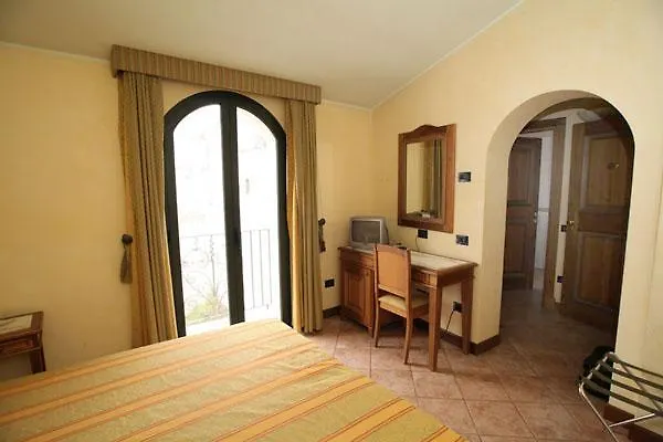 ホテル Belvedere 3*